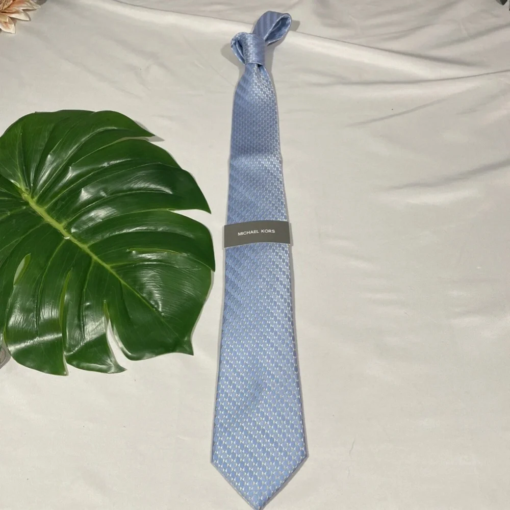 NWT $70 Michael Kors [Mens Tie‎ ] Mirrored Circles Tie in Light Blue Yellow